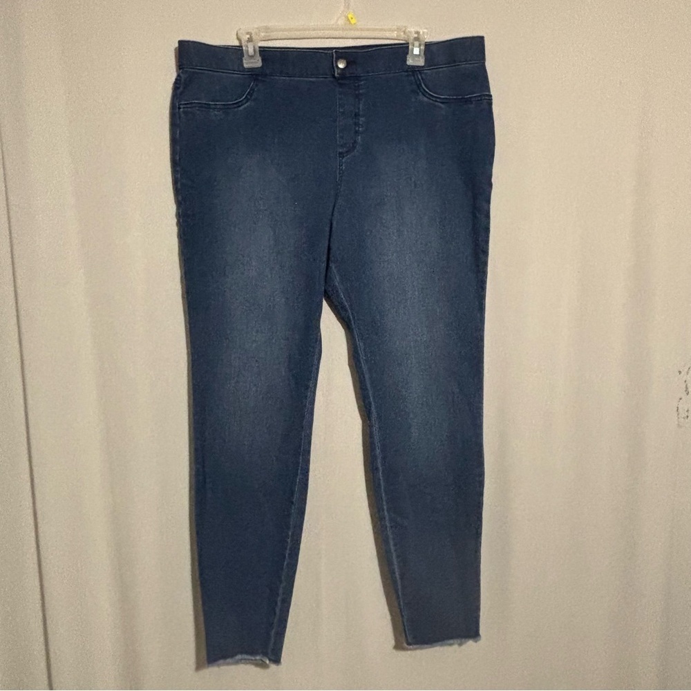 Hue Studio Women's Medium Wash Denim Leggings Frayed Edge Mid-Rise Size XL NWT
